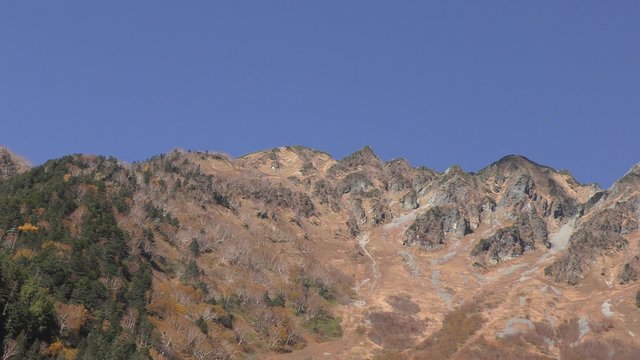 秋の上高地　岳沢から見た穂高連峰　横パン