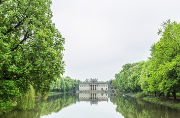Obraz premium WARSAW, POLAND - MAY 15, 2013: Tourists in front of Palac Lazienkowski meaning Lazienki Palace aka Baths Palace or Palace on the Water or Palace on the Isle