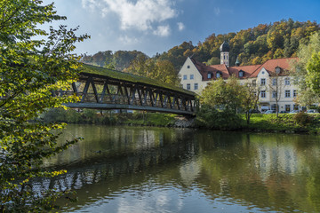 Wolfratshausen Loisach Sebastiani-Steg Rathaus und St.Andreas Kirche