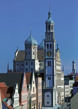 H&auml;userfassaden mit Perlachturm