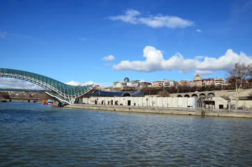 Fototapeta premium The Bridge of Peace - futuristic pedestrian bridge over the Kura River. Tbilisi