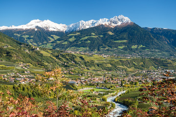 Südtirol - Blick auf Algund und Dorf Tirol
