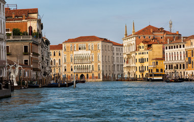 Fototapeta na wymiar Venice, houses on piles built lengthways the Grand Canal