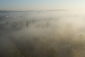 Obraz na płótnie Canvas foggy morning in the city