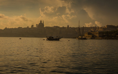Naklejka premium Sunset view of Malta island