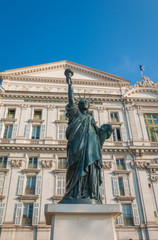 Fototapeta na wymiar The statue of Liberty in Nice 