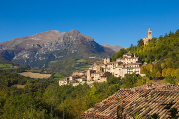 Borgo medievale di Montefortino nelle marche