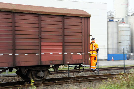 Lok- und Rangierf&uuml;hrer auf G&uuml;terwaggon
