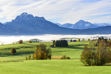 Fototapeta na wymiar Nebel und Sonne über dem Alpenvorland bei Füssen