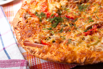 breakfast pizza with cheese
