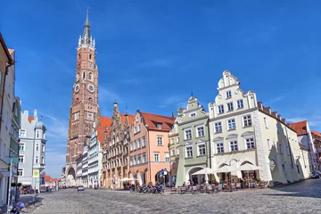 Foto auf Glas Colorful houses and Cathedral of St. Martin in Landshut © bbsferrari