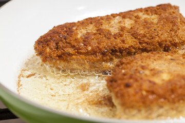 Freir un cordon bleu