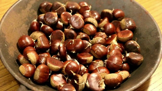 Lancio di castagne
