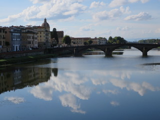 Obraz premium Blick von der Ponte Vecchio auf den Arno