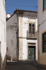 Fototapeta na wymiar Paseo por las calles de la antigua ciudad portuguesa de évora