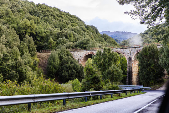 Sardini&euml;, treinviaduct bij Tonara, Nuoro 