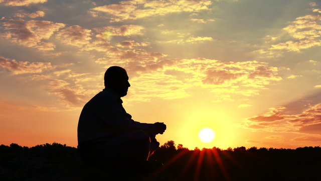 
Sitting Meditating man (prayer) at top ,red sunrise, sunset. 4K 3840x2160.Slow. Scene4
