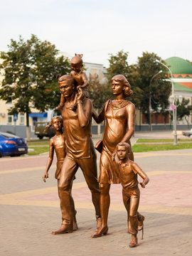 The bronze monument family