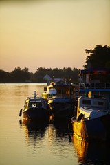 Obraz premium Ships at sunrise