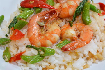 spicy stir-fried prawn with chili and basil leaf