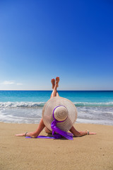 Fototapeta premium girl lies on the beach