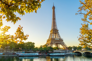 Obraz premium Wieża Eiffla w Paryżu Wieża Eiffla Tour Eiffel