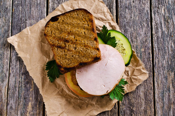 Sandwich with ham and vegetables