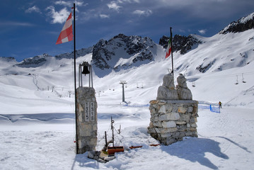 Pomnik żołnierzy włoskich i austriackich poległych w wojnie 1915-1918, Passo Tonale