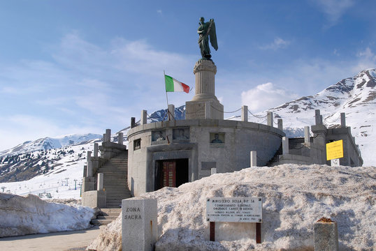 Mauzoleum żołnierzy poległych w wojnie 1915-1918, Passo Tonale