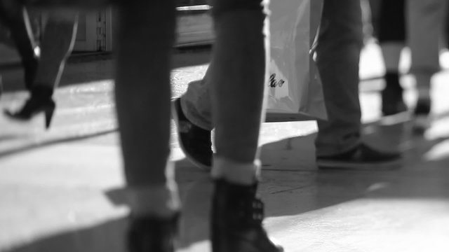 Piedi di folla sul corso