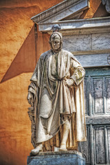 Fototapeta na wymiar Nicola Pisano statue in Pisa