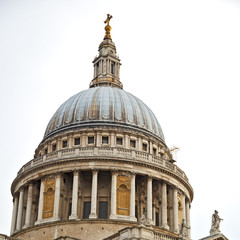 Fototapeta na wymiar st paul cathedral in london england old construction and religio