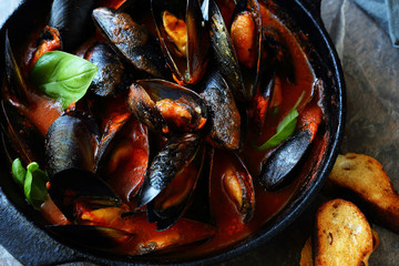 steamed shellfish in pan