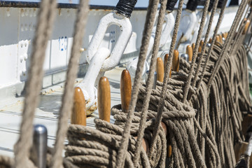 Obraz premium Old sailing ship masts sails and rigging