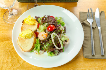 Fresh green salad with prawns