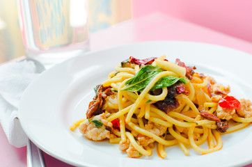  Fried spaghetti with chili with shellfish