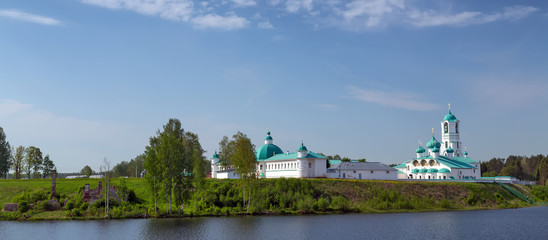 Fototapeta na wymiar monastery in Russia