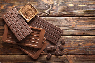 Dark homemade chocolate and cocoa
