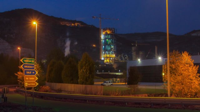 Cementificio in time lapse, notturno