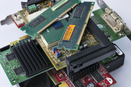 New waste of the third millennium also include electrical and electronic equipment by extremely polluting and difficult to recycle