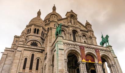Fototapeta premium Le Sacré Cœur à Montmartre, Paris