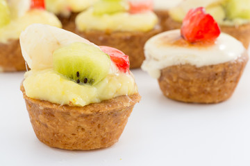 crostatina con crema e frutta