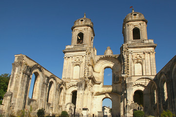 Fototapeta na wymiar Eglise St-Jean-Baptiste à St-Jean d'Angely