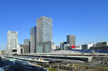 Fototapeta na wymiar 東京駅と八重洲のビル群