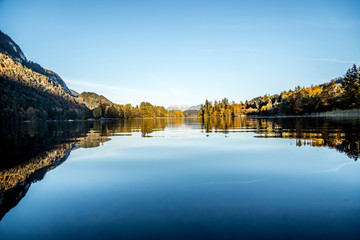 Fototapeta na wymiar Spiegelung Reintaler See im Herbst