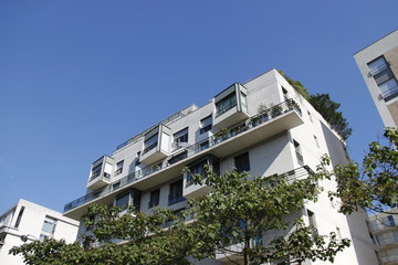 Fototapeta na wymiar Immeuble moderne à Paris