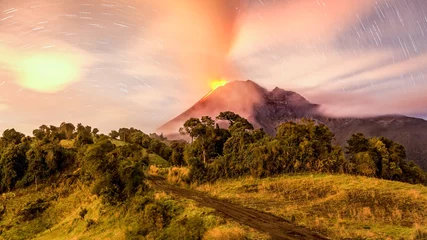 Foto auf Alu-Dibond volcanoes tungurahua eruption erupting ecuador south america very large photography with star pathway canon 5d marker ii iso 640 20 min photography converted from raw volcanoes catastrophe volcanoe e © Ammit