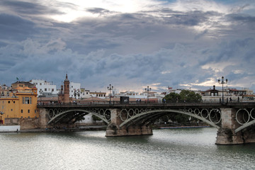 Fototapeta premium Puente de Isabel II ou Puente de Triana à Séville