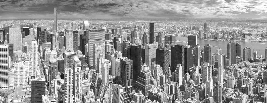 Fototapeta Black and white panoramic view of Manhattan, New York, USA.