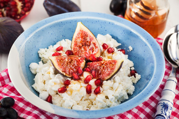 Cottage cheese, figs, pomegranate and honey